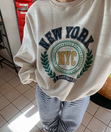 月桂树和染色绵羊拉绒运动衫