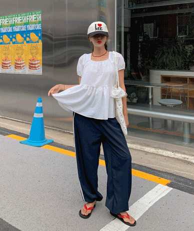 Moa Embo 泡泡纱褶皱短袖女式连衣裙