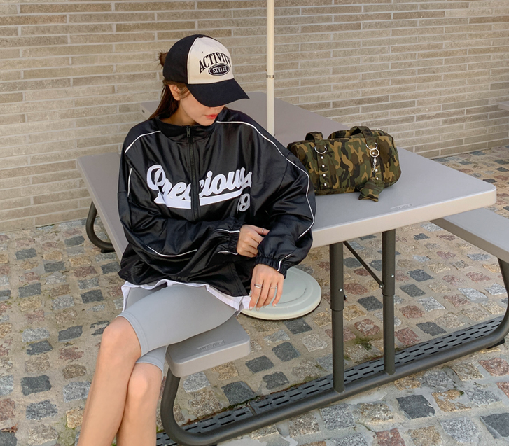 压绣花贴布尼龙风衣