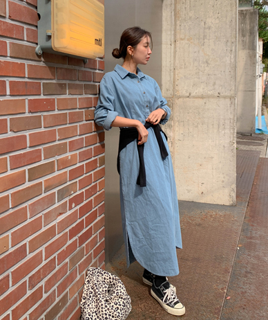 白牛五色领扣长袖服装