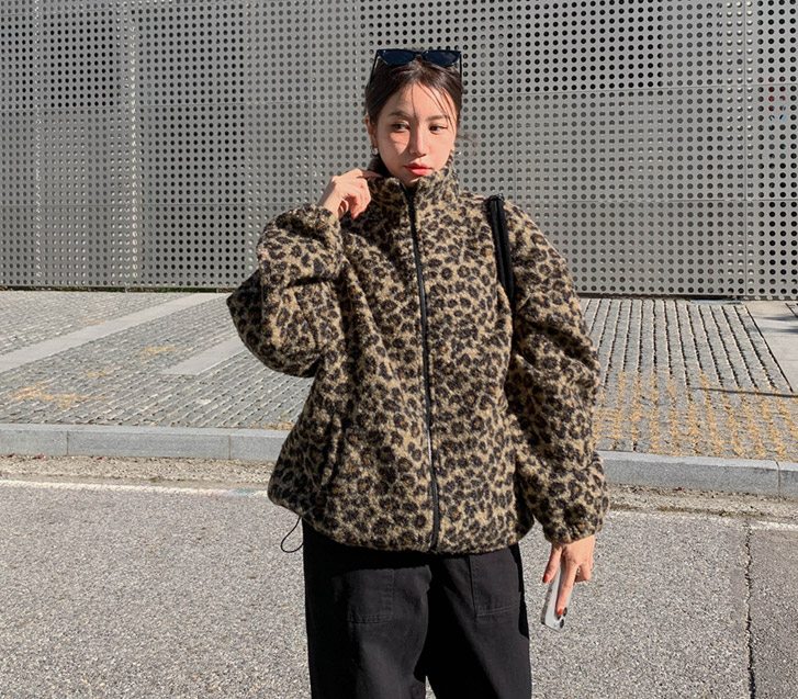 Ver poggeuli，船翻滚，高龄拉链夹克