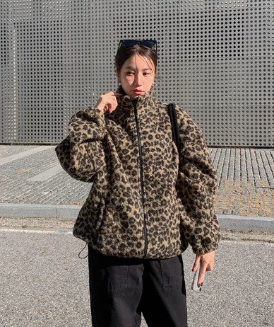 Ver poggeuli，船翻滚，高龄拉链夹克