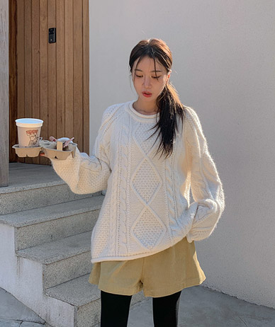 无接触麻花型羊毛针织衫