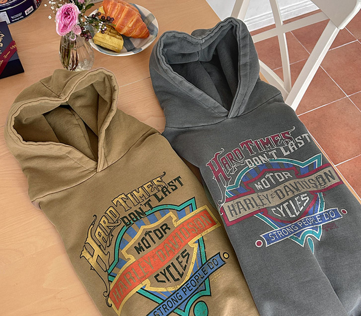 硬板颜料染色加绒带帽T恤（模特穿着剪裁）