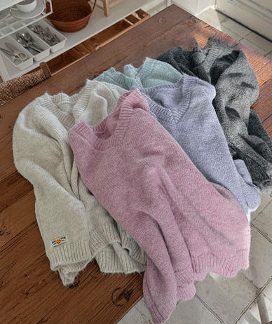 Roe V字母针织衫