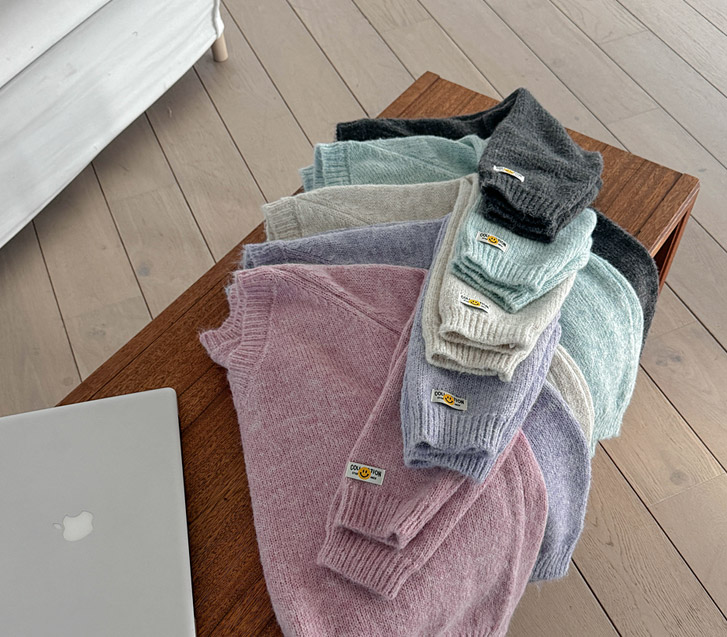 Roe V字母针织衫