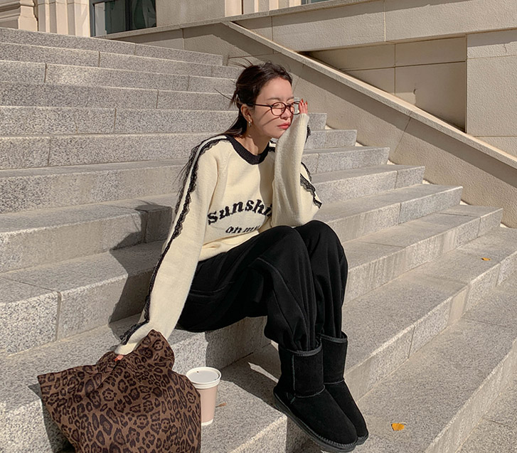 Sunshine Lettering 蕾丝圆领针织衫