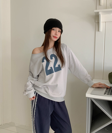 22 Nayeom 运肩运动衫