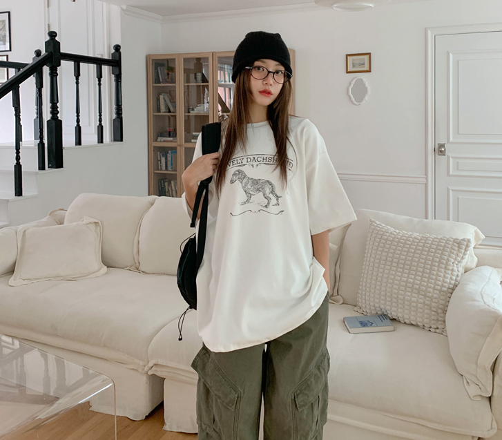 狗染色的桃色短袖T恤