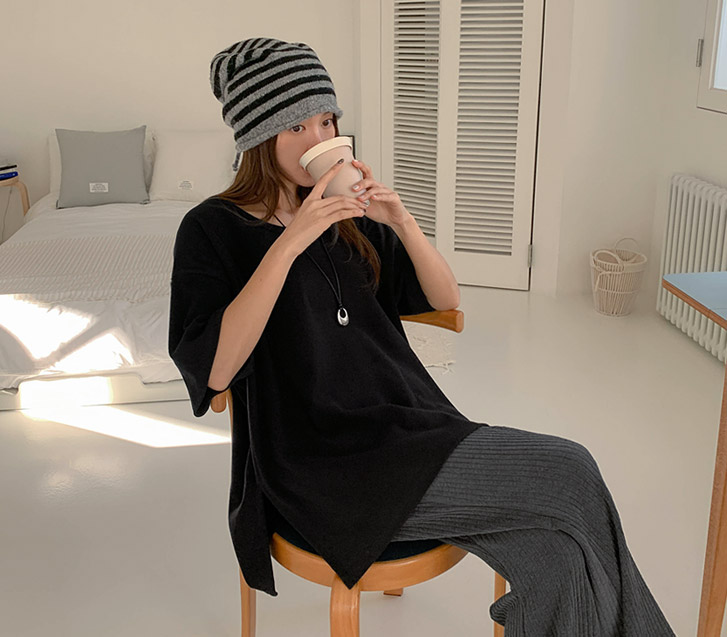 查找拉绒外 U 领 宽松款短袖 T 恤衫