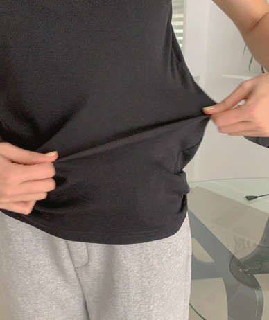 Mero 柔软真丝 U 领露背