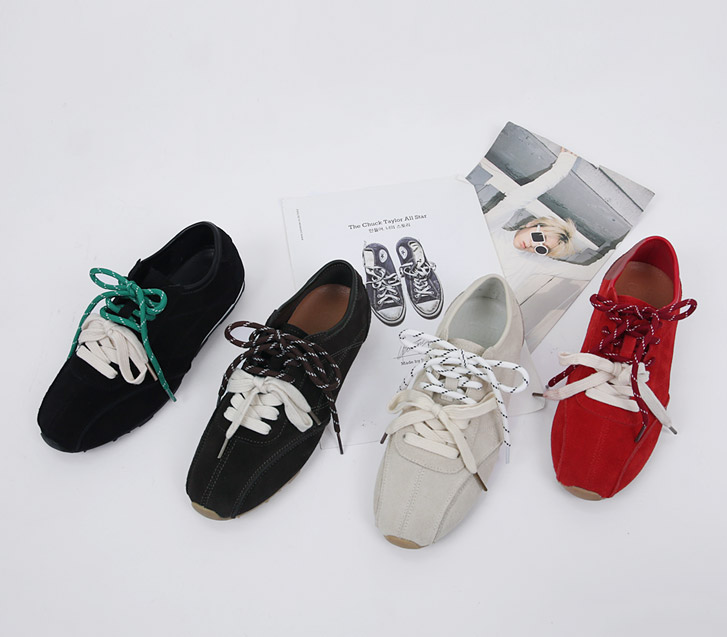 Dock 牛皮鞋（模特穿着 240 码）