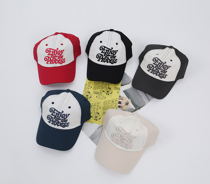 享受刺绣搭配的帽子