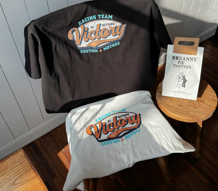 胜利裂纹印花短袖T恤