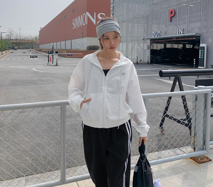 这款尼龙串防风衣夹克