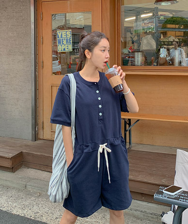 带衬垫的短袖五件式连体裤