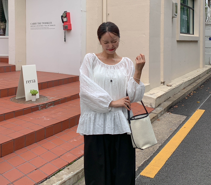 伊芙的红白相间的女装