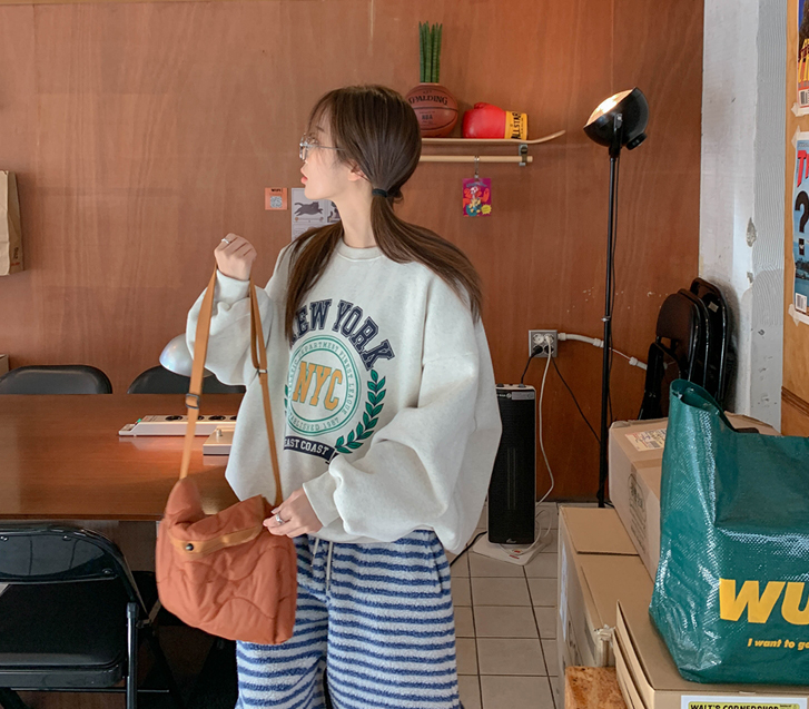 月桂树和染色绵羊拉绒运动衫