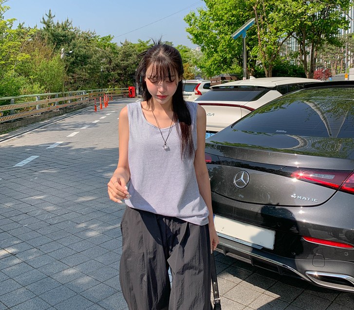 吃U领背心