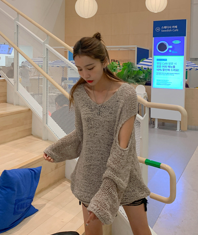 娜娜的袖子开叉V字