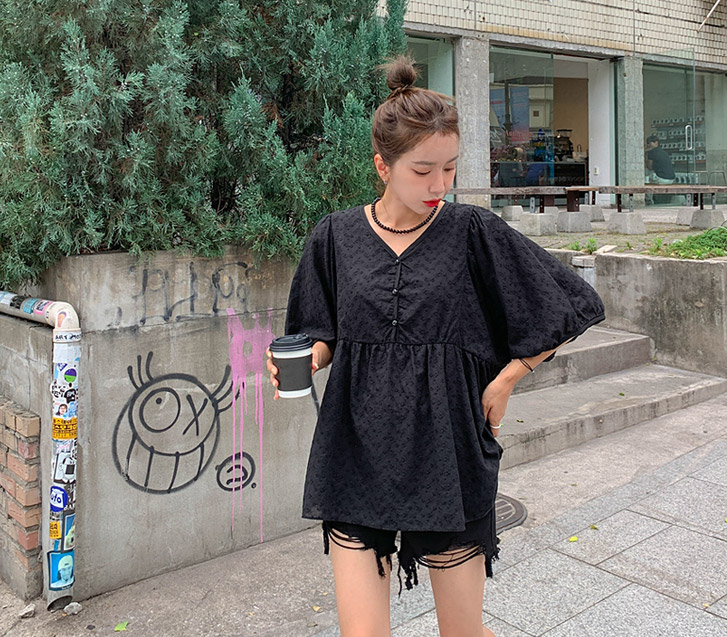 米色刺绣褶皱女装