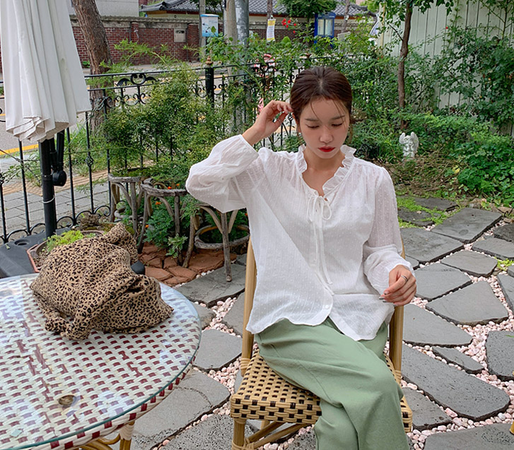 Mito褶皱蕾丝圆形刺绣女装