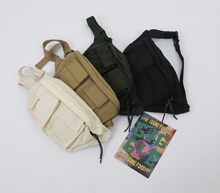 Roach 双口袋斜挎包