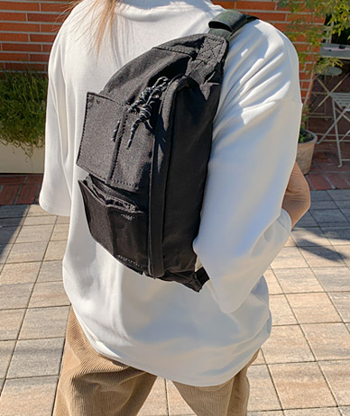 Roach 双口袋斜挎包