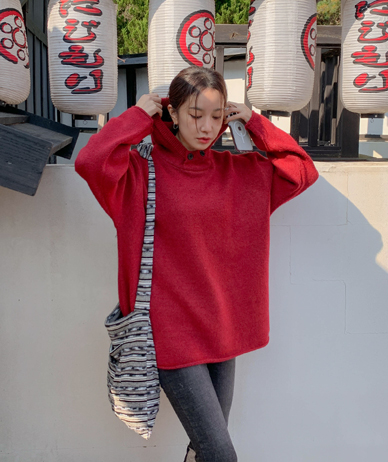 Moody 两扣高龄卫衣针织衫