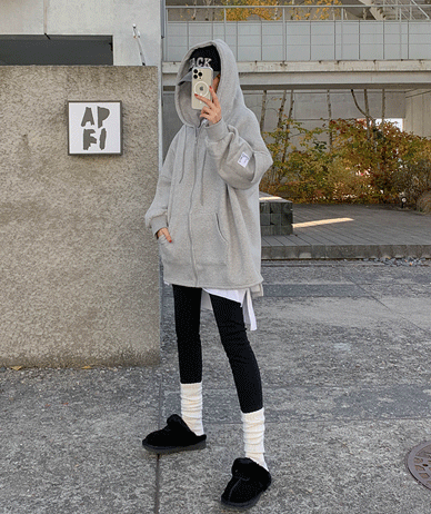 修补工人的衣服口袋