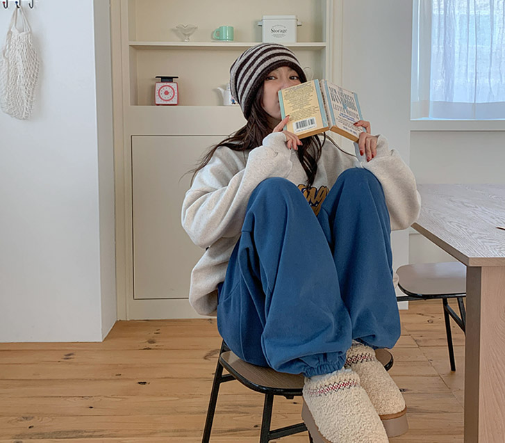 雾蒙蒙的羊皮运动短裤