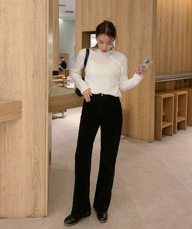 Onitsuka Tiger 灯芯绒喇叭裤