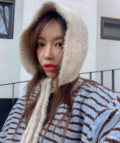 Etti Pogle 羊皮巴拉克拉法帽