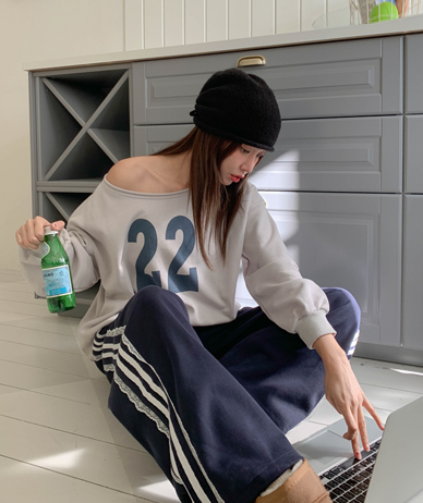 22 Nayeom 运肩运动衫