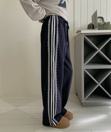 Vince Leisure Track 宽版训练裤