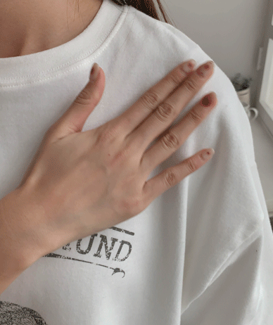 狗染色的桃色短袖T恤