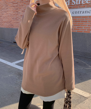 Nade Pola 长袖T恤