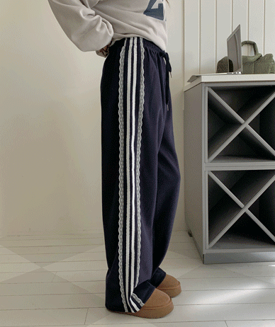 Vince Leisure Track 宽版训练裤