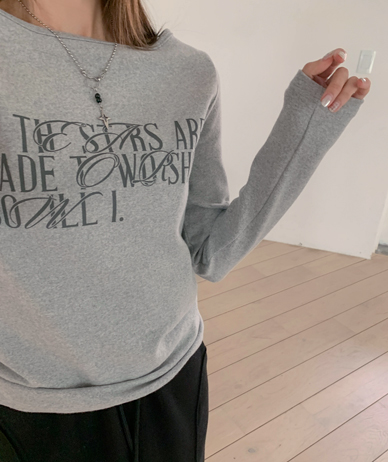 如果 Na-yeom 蜜桃唇领长袖T恤