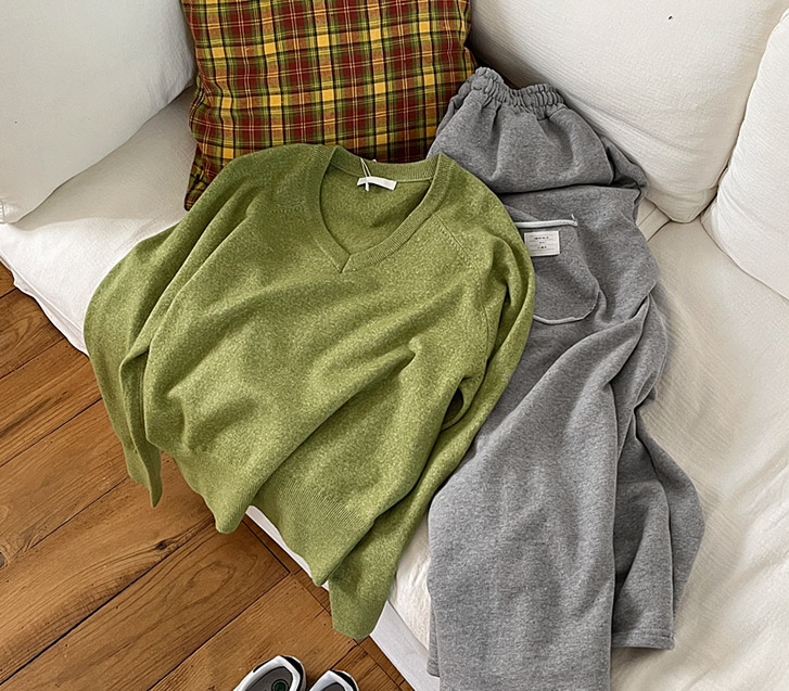 艾尔基础款V领羊皮长袖针织衫