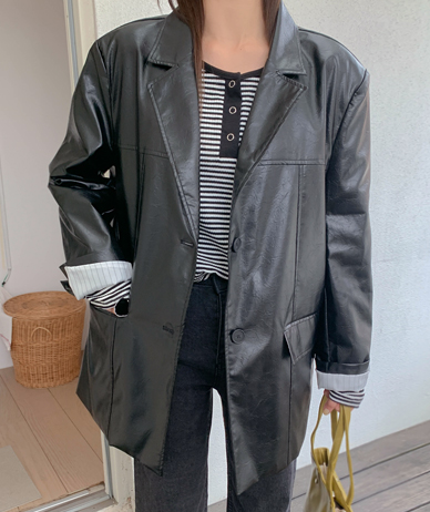 FO 皮革短款外套