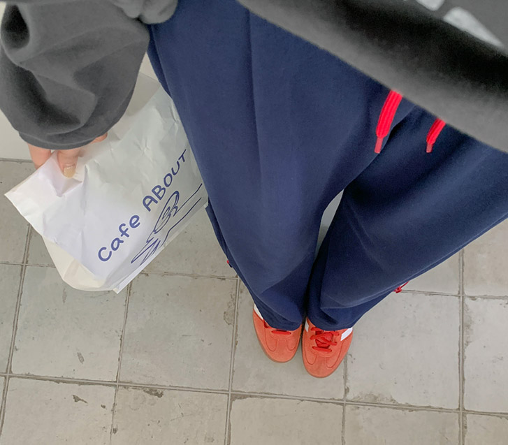 春季色彩纽扣宽版训练裤