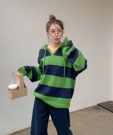 [男女通用] Lizzy Dangara V领刺绣衬衫