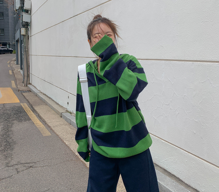 [男女通用] Lizzy Dangara V领刺绣衬衫