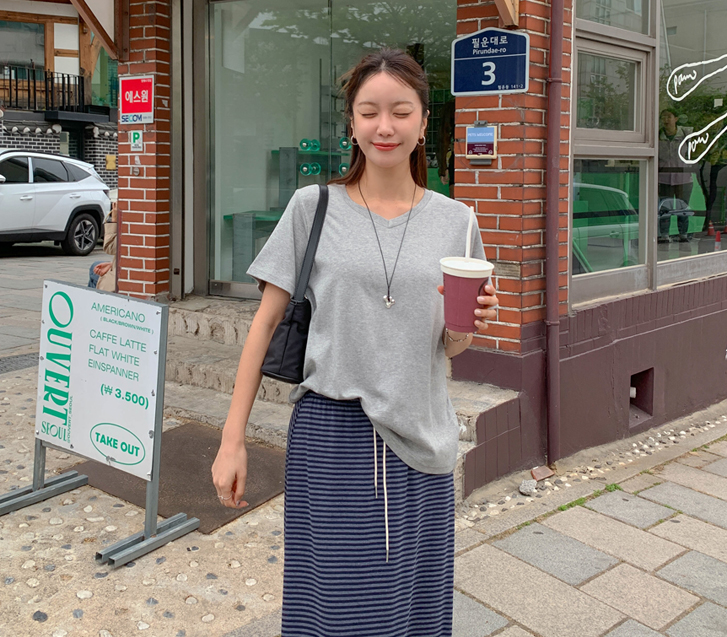 Joy V 字体莫代尔短袖T恤衫